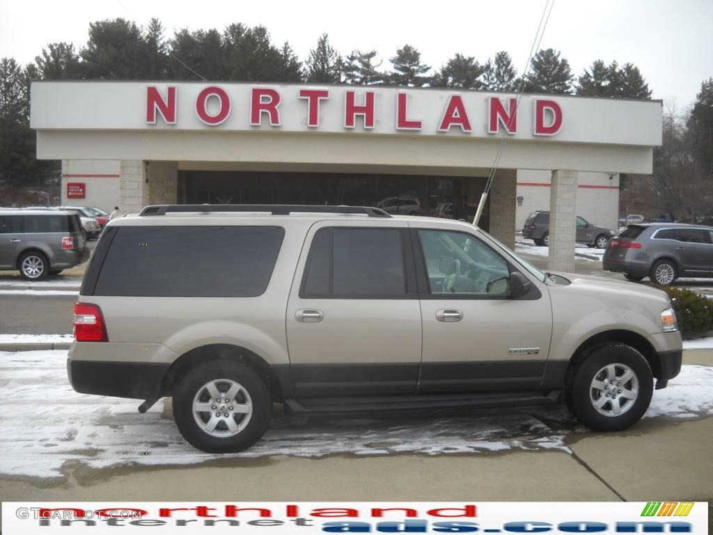 2007 Expedition EL XLT 4x4 - Pueblo Gold Metallic / Camel photo #1