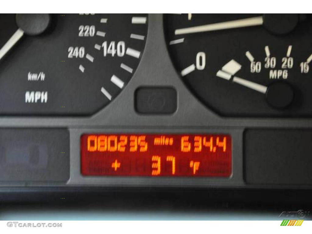 2004 3 Series 325xi Sedan - Jet Black / Sand photo #14