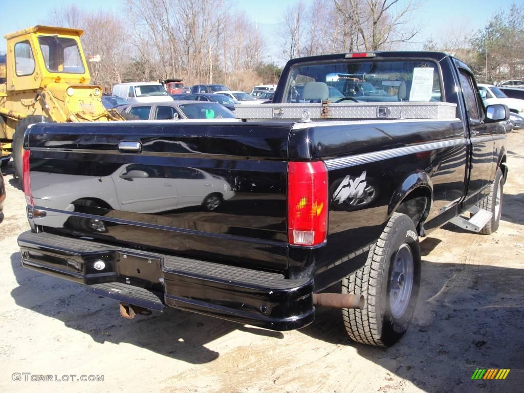 1994 F150 XL Regular Cab 4x4 - Raven Black / Grey photo #4