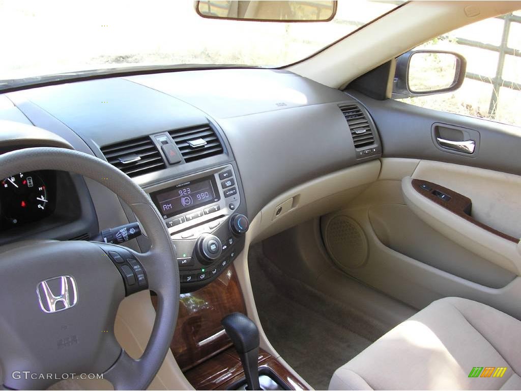 2007 Accord EX Sedan - Taffeta White / Ivory photo #16