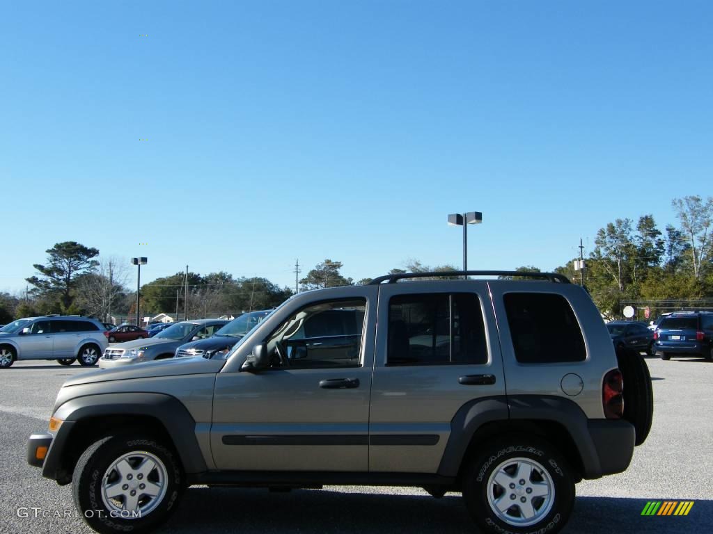 2006 Liberty Sport - Light Khaki Metallic / Khaki photo #2