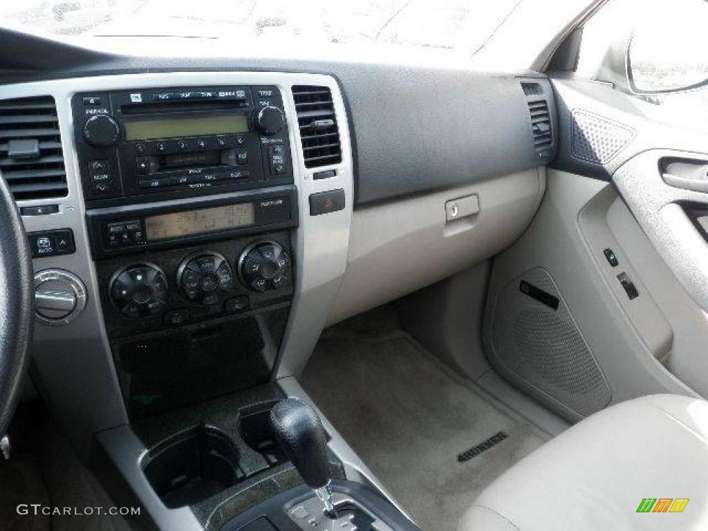 2004 4Runner Limited 4x4 - Dorado Gold Pearl / Taupe photo #18