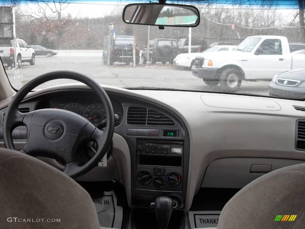 2002 Elantra GLS Sedan - Champagne Beige / Beige photo #12