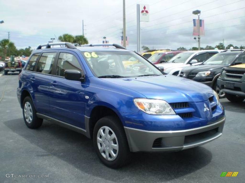 2006 Outlander LS - Electric Blue Pearl / Charcoal photo #7