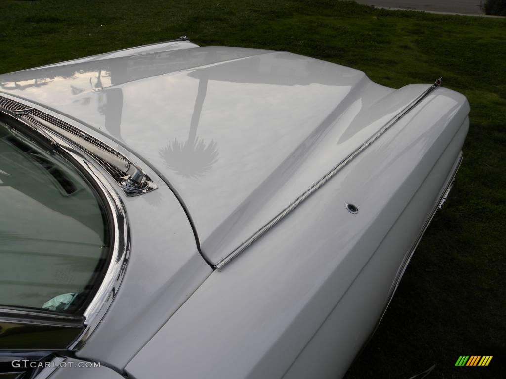 1964 Fleetwood Eldorado - White / Beige photo #11
