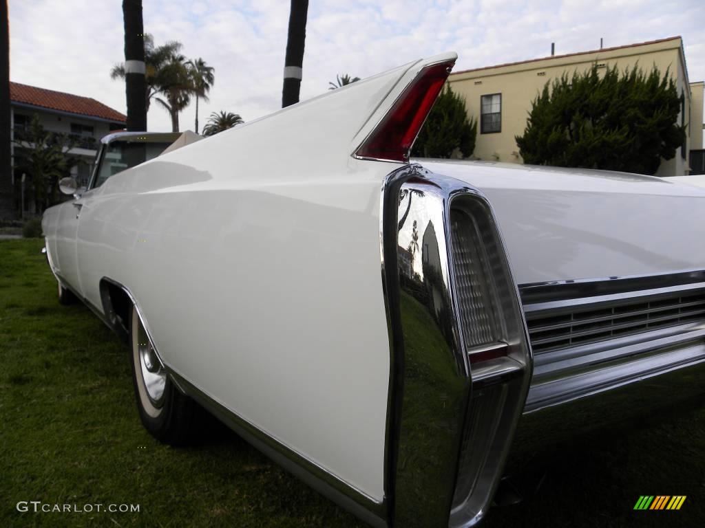 1964 Fleetwood Eldorado - White / Beige photo #14