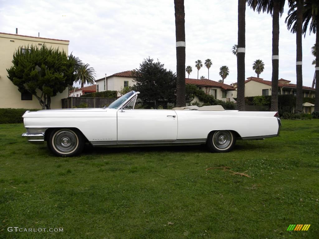 1964 Fleetwood Eldorado - White / Beige photo #16