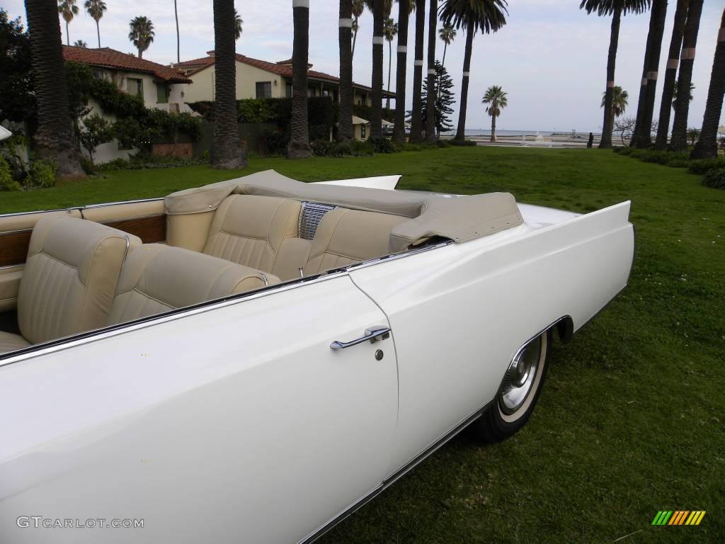 1964 Fleetwood Eldorado - White / Beige photo #21