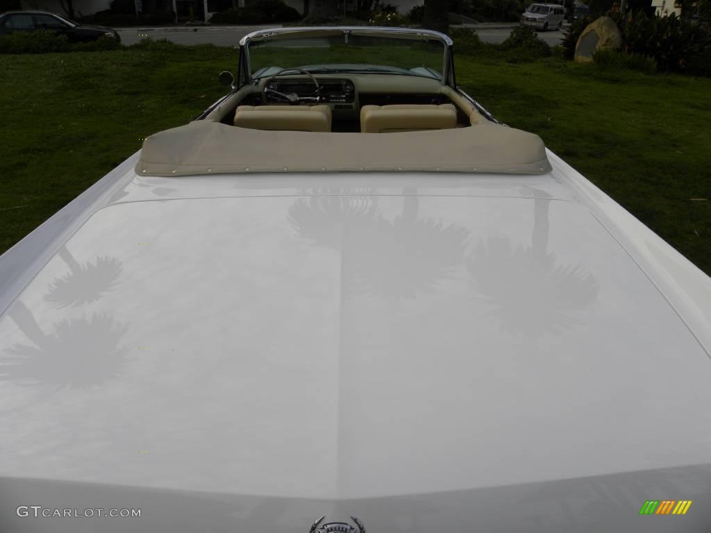 1964 Fleetwood Eldorado - White / Beige photo #23
