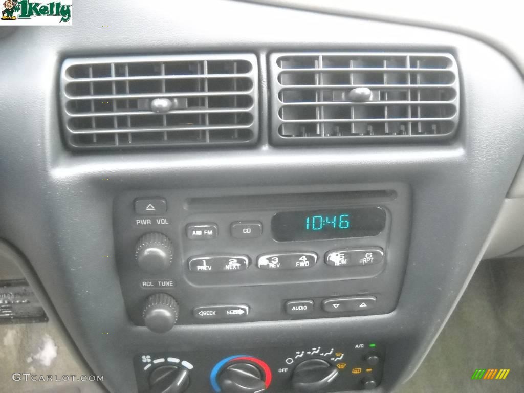 2001 Cavalier Z24 Coupe - Bright Red / Medium Gray photo #17