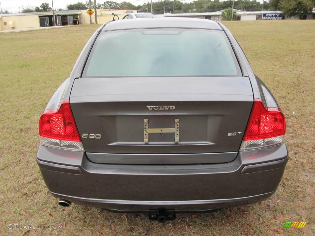 2006 S60 2.5T - Titanium Gray Metallic / Graphite photo #14