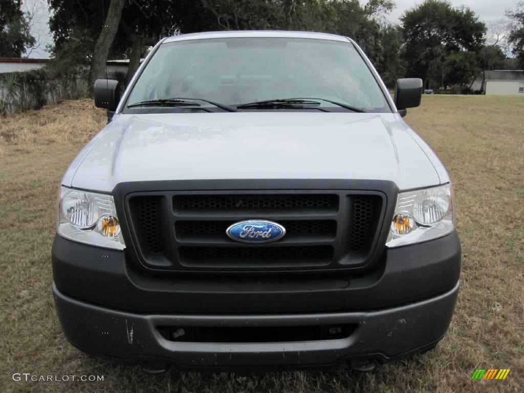 2006 F150 XL SuperCab 4x4 - Oxford White / Medium Flint photo #2