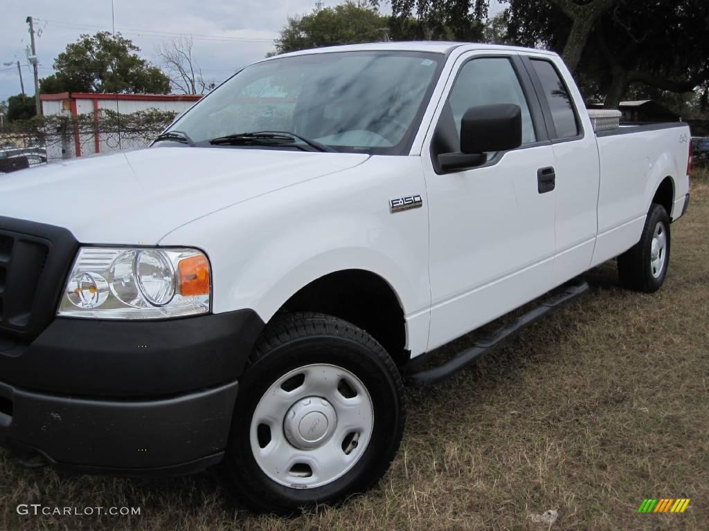 2006 F150 XL SuperCab 4x4 - Oxford White / Medium Flint photo #3