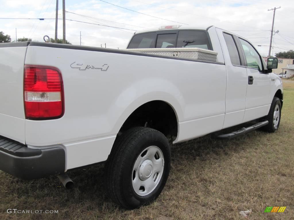 2006 F150 XL SuperCab 4x4 - Oxford White / Medium Flint photo #10