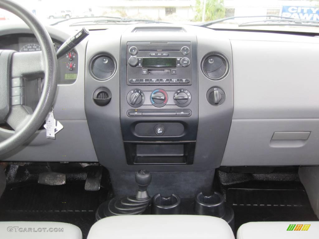 2006 F150 XL SuperCab 4x4 - Oxford White / Medium Flint photo #27