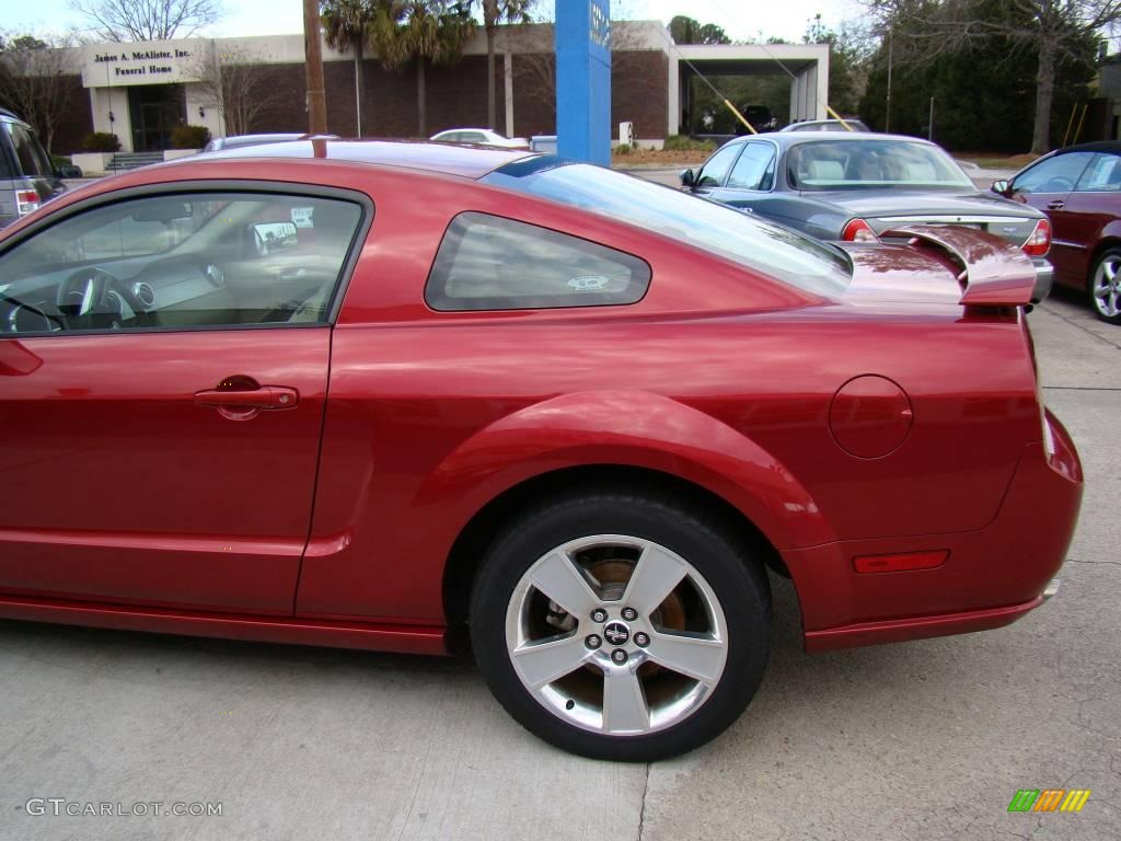 2006 Mustang GT Premium Coupe - Torch Red / Light Parchment photo #25