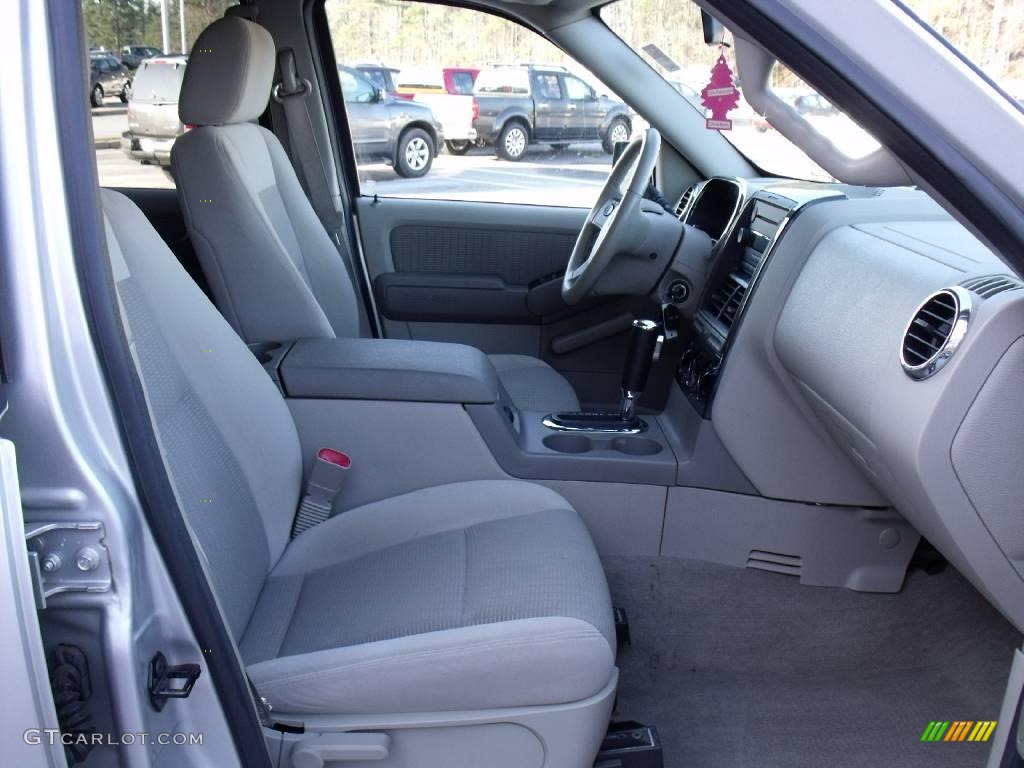 2006 Explorer XLT - Silver Birch Metallic / Stone photo #17