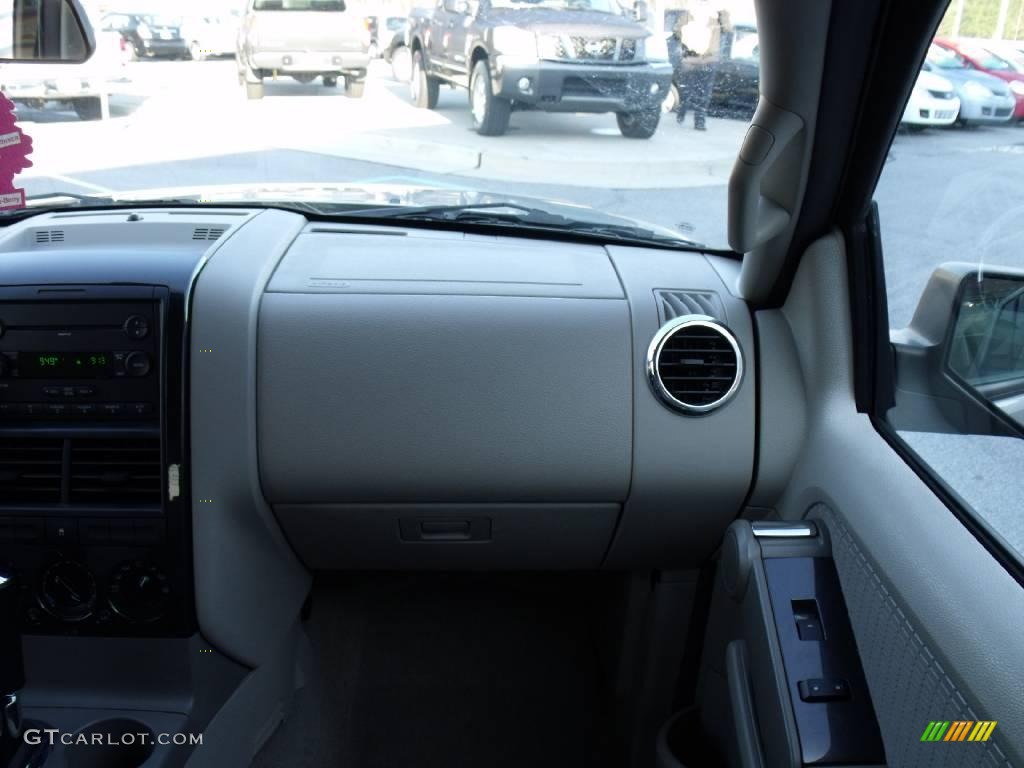 2006 Explorer XLT - Silver Birch Metallic / Stone photo #18