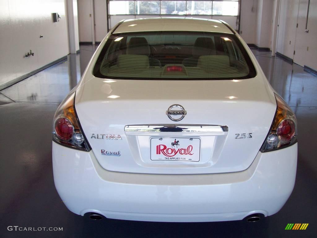2009 Altima 2.5 S - Winter Frost Pearl / Blond photo #5