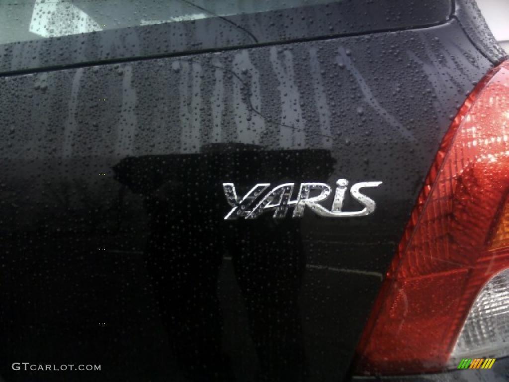 2010 Yaris 3 Door Liftback - Black Sand Pearl / Dark Charcoal photo #28