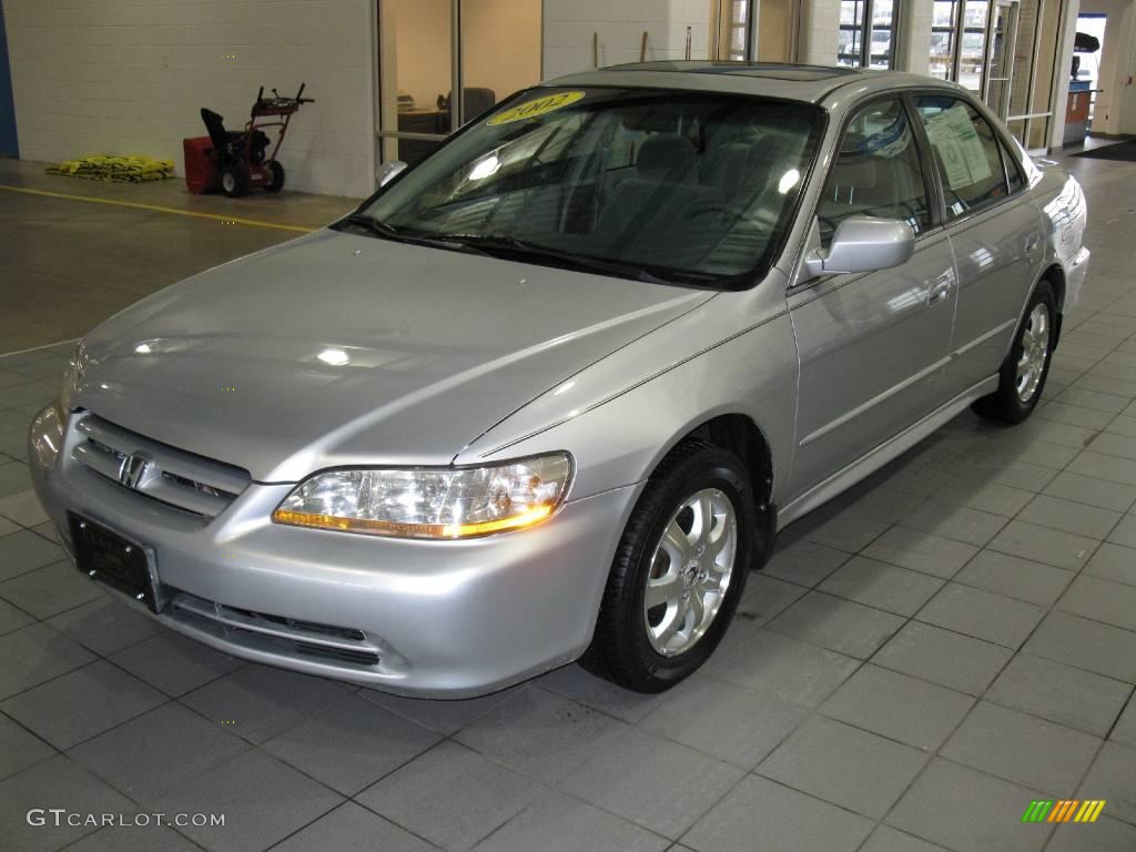 2002 Accord SE Sedan - Satin Silver Metallic / Quartz Gray photo #2