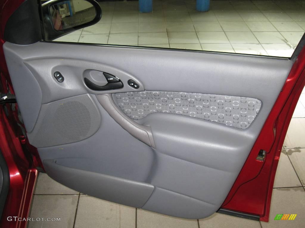 2003 Focus ZX5 Hatchback - Sangria Red Metallic / Medium Graphite photo #23