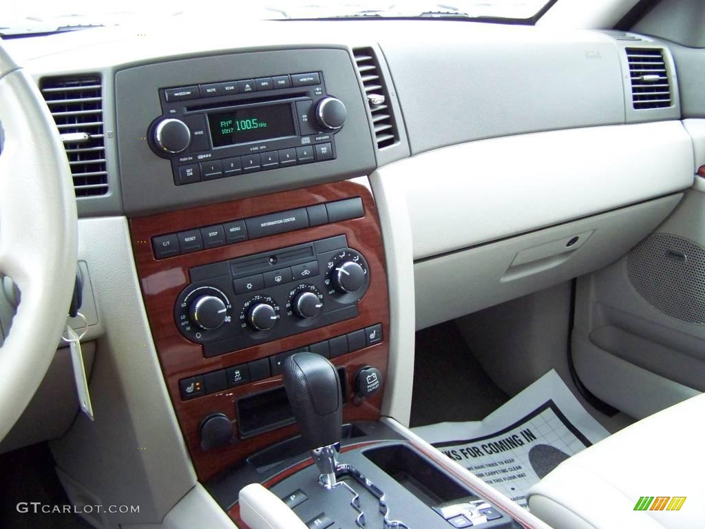 2007 Grand Cherokee Limited CRD 4x4 - Light Graystone Pearl / Dark Khaki/Light Graystone photo #22