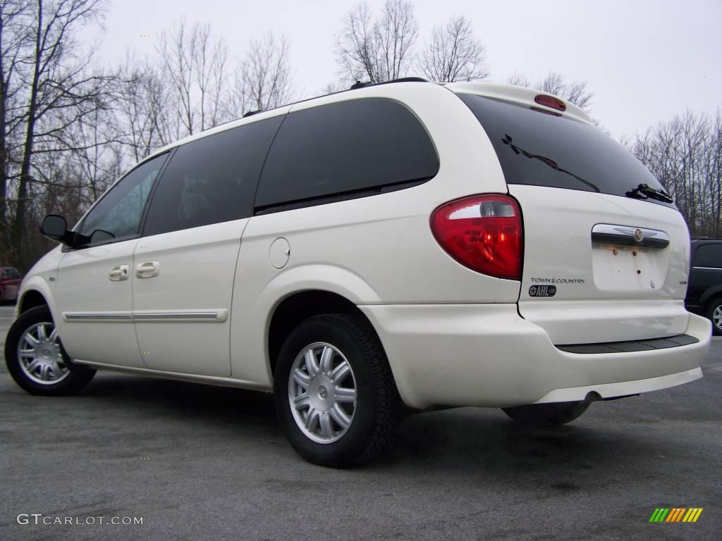 2007 Town & Country Touring - Cool Vanilla White / Dark Khaki/Light Graystone photo #3