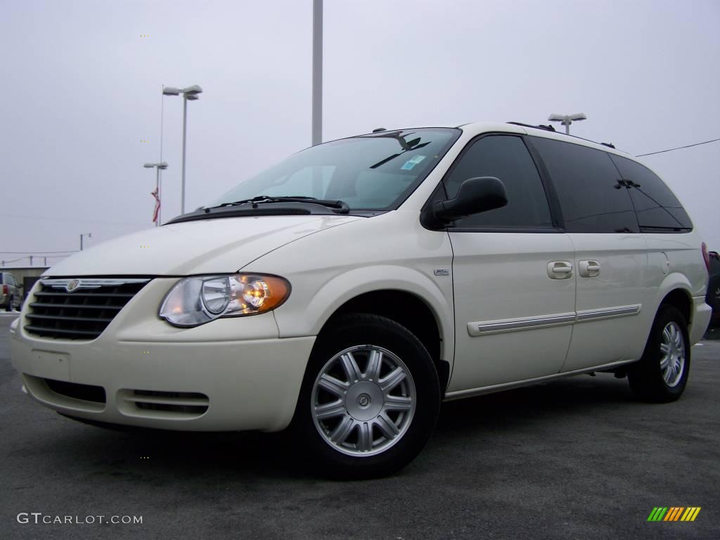 2007 Town & Country Touring - Cool Vanilla White / Dark Khaki/Light Graystone photo #4