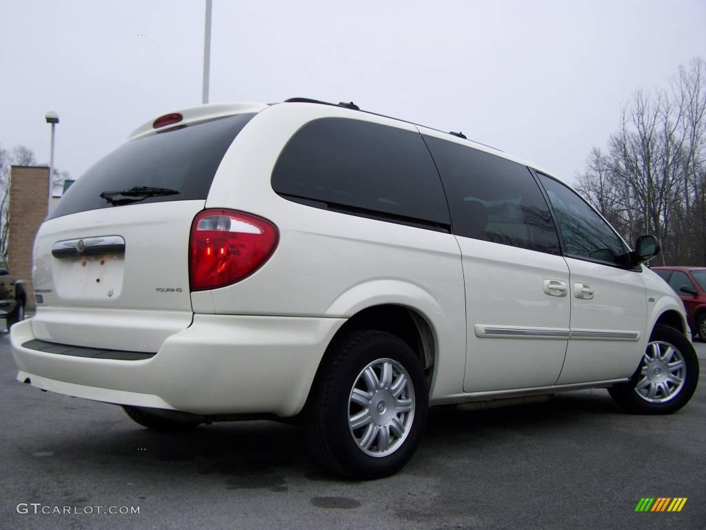 2007 Town & Country Touring - Cool Vanilla White / Dark Khaki/Light Graystone photo #6