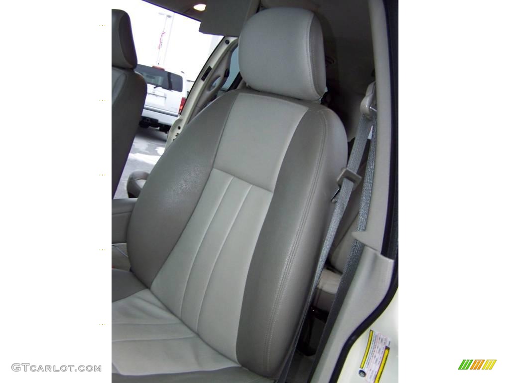 2007 Town & Country Touring - Cool Vanilla White / Dark Khaki/Light Graystone photo #8