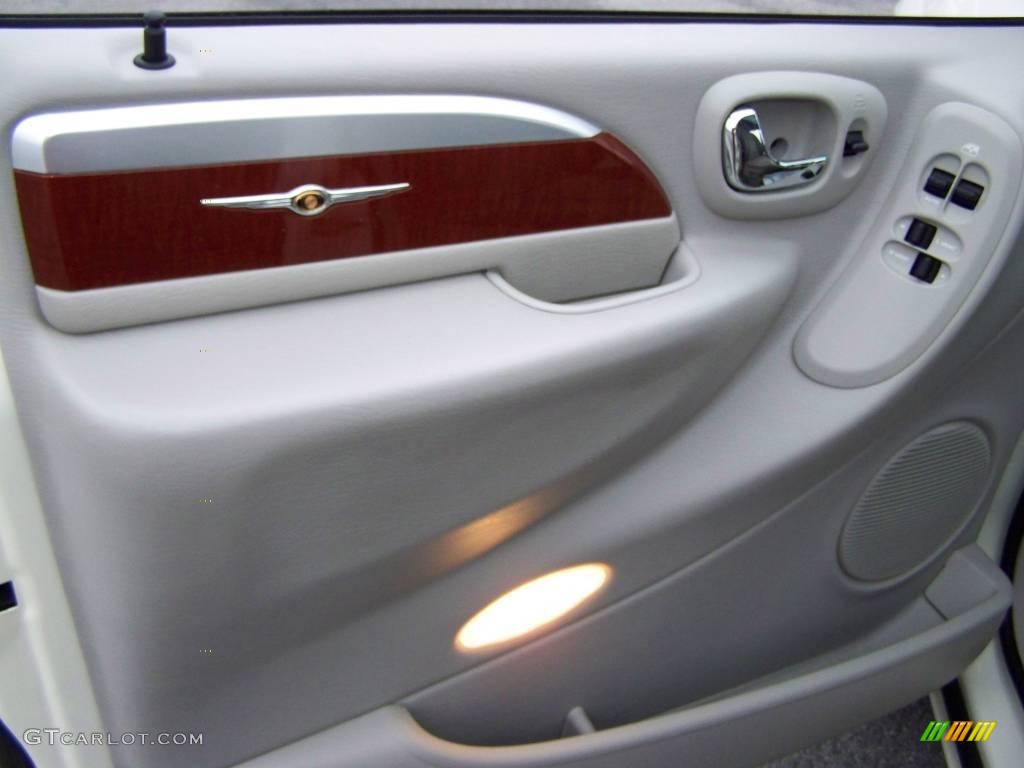 2007 Town & Country Touring - Cool Vanilla White / Dark Khaki/Light Graystone photo #10
