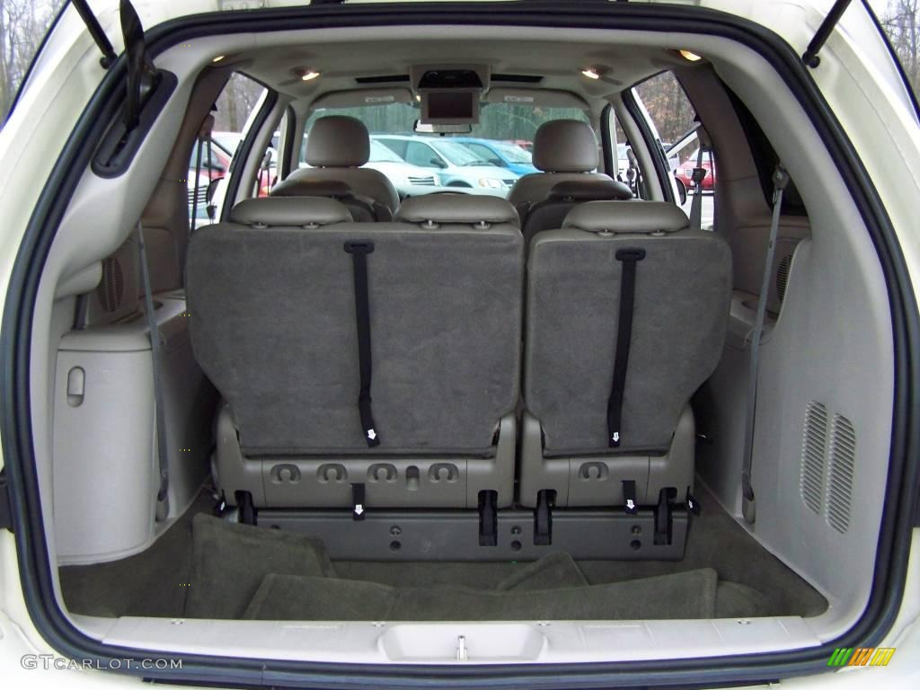 2007 Town & Country Touring - Cool Vanilla White / Dark Khaki/Light Graystone photo #12
