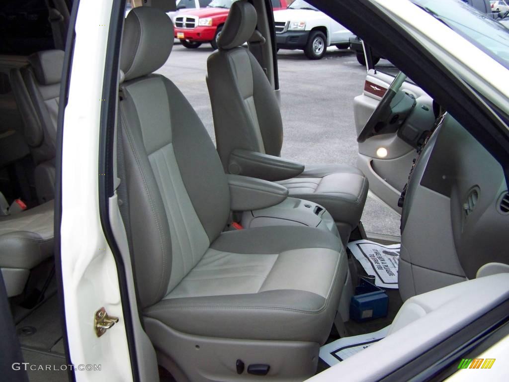 2007 Town & Country Touring - Cool Vanilla White / Dark Khaki/Light Graystone photo #14