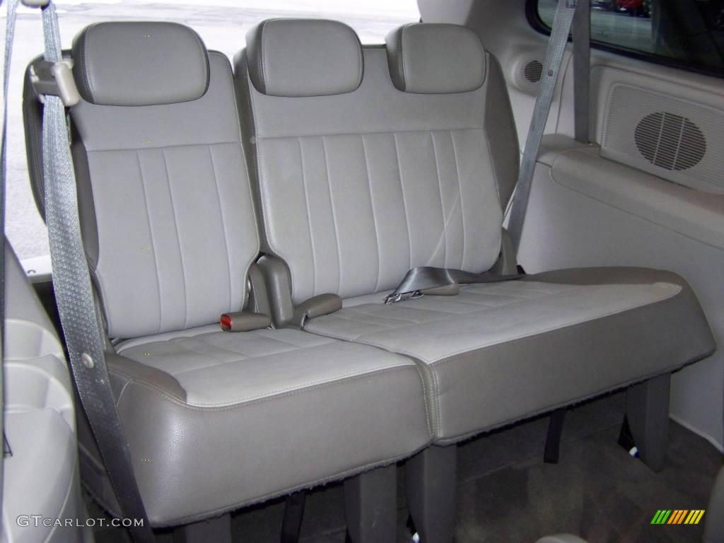2007 Town & Country Touring - Cool Vanilla White / Dark Khaki/Light Graystone photo #15