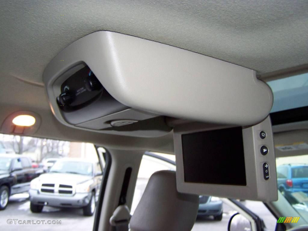 2007 Town & Country Touring - Cool Vanilla White / Dark Khaki/Light Graystone photo #16