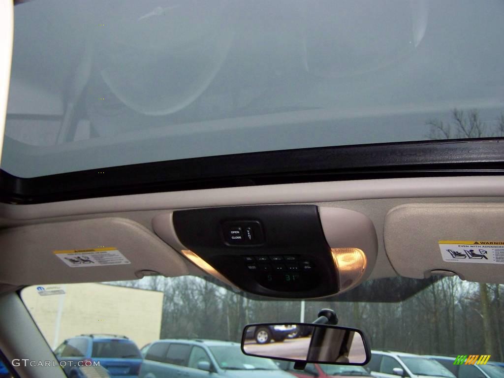 2007 Town & Country Touring - Cool Vanilla White / Dark Khaki/Light Graystone photo #17
