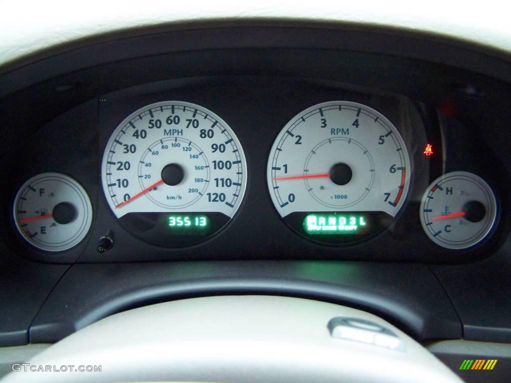 2007 Town & Country Touring - Cool Vanilla White / Dark Khaki/Light Graystone photo #20