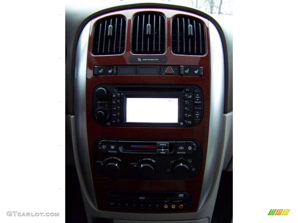 2007 Town & Country Touring - Cool Vanilla White / Dark Khaki/Light Graystone photo #23