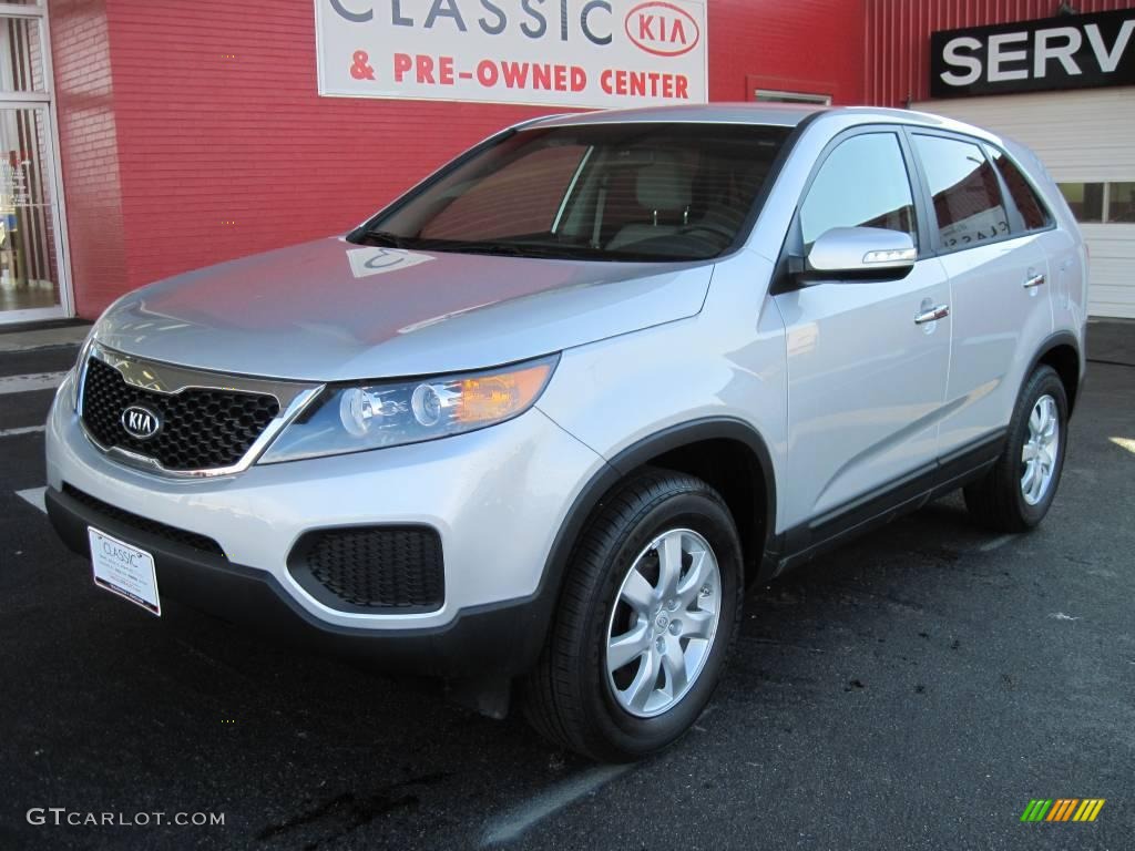 Bright Silver Kia Sorento