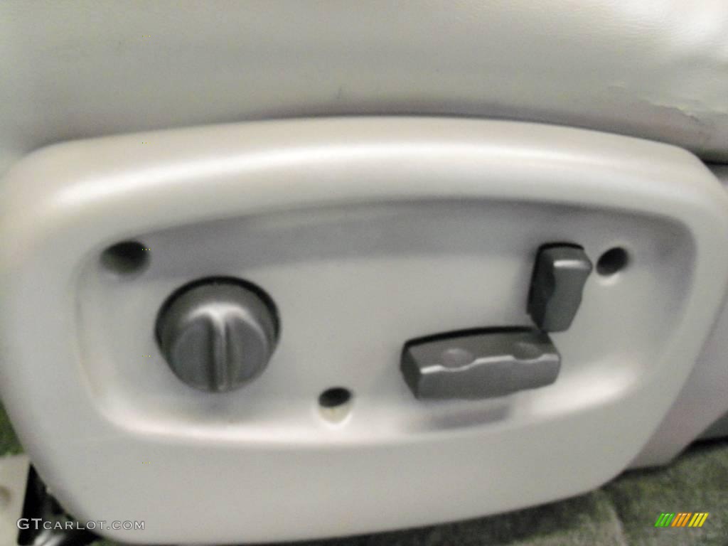 2004 Rainier CXL AWD - Indigo Blue Metallic / Light Cashmere photo #3