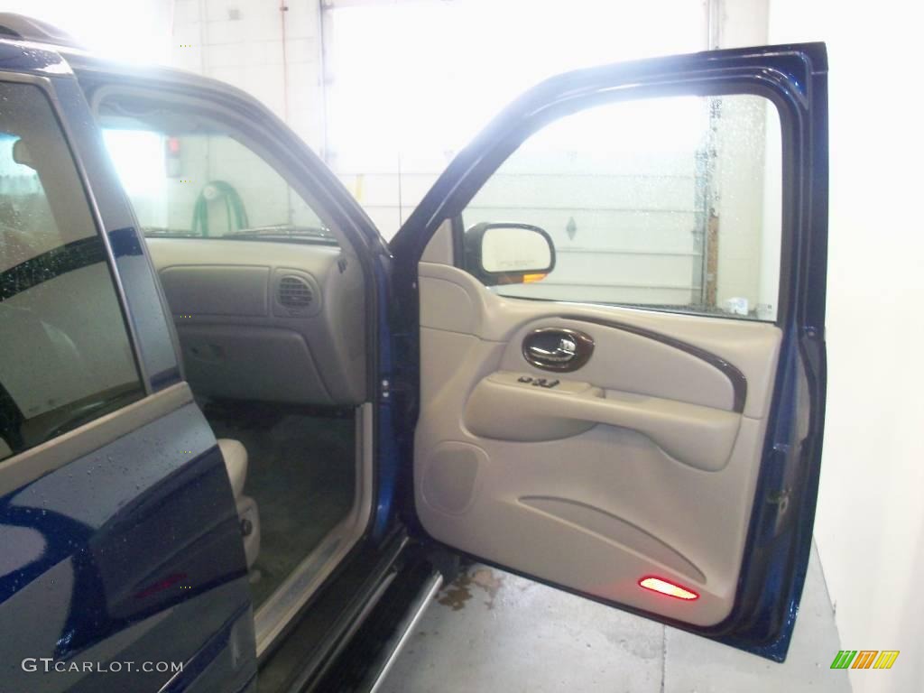 2004 Rainier CXL AWD - Indigo Blue Metallic / Light Cashmere photo #24