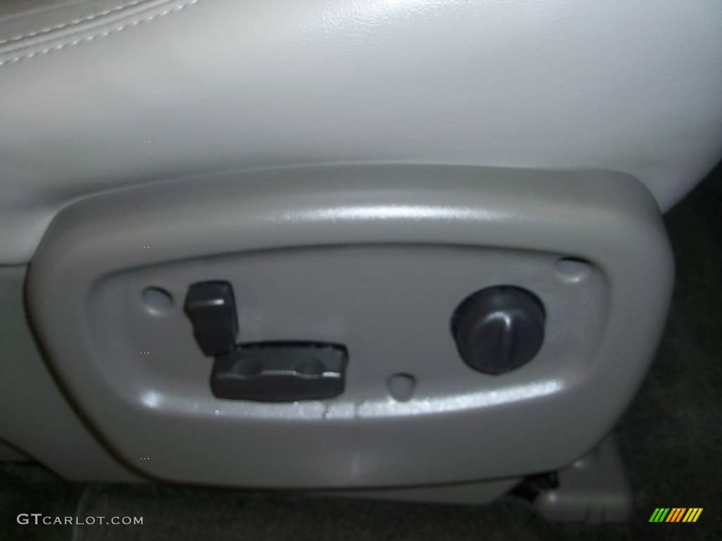 2004 Rainier CXL AWD - Indigo Blue Metallic / Light Cashmere photo #26
