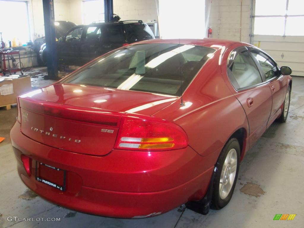 2002 Intrepid SE - Inferno Red Tinted Pearlcoat / Dark Slate Gray photo #9