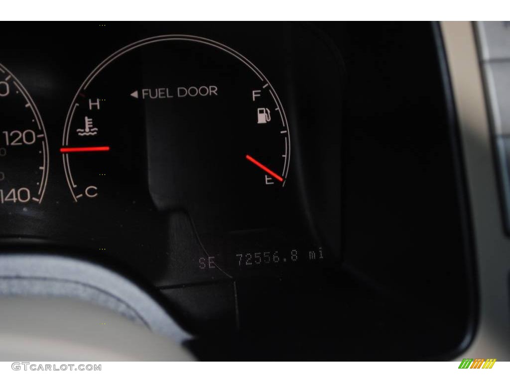 2005 Navigator Luxury 4x4 - Light French Silk Metallic / Camel photo #45