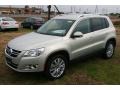 Candy White - Tiguan Wolfsburg Edition Photo No. 3