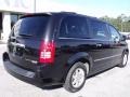 2009 Brilliant Black Crystal Pearl Chrysler Town & Country Touring  photo #8