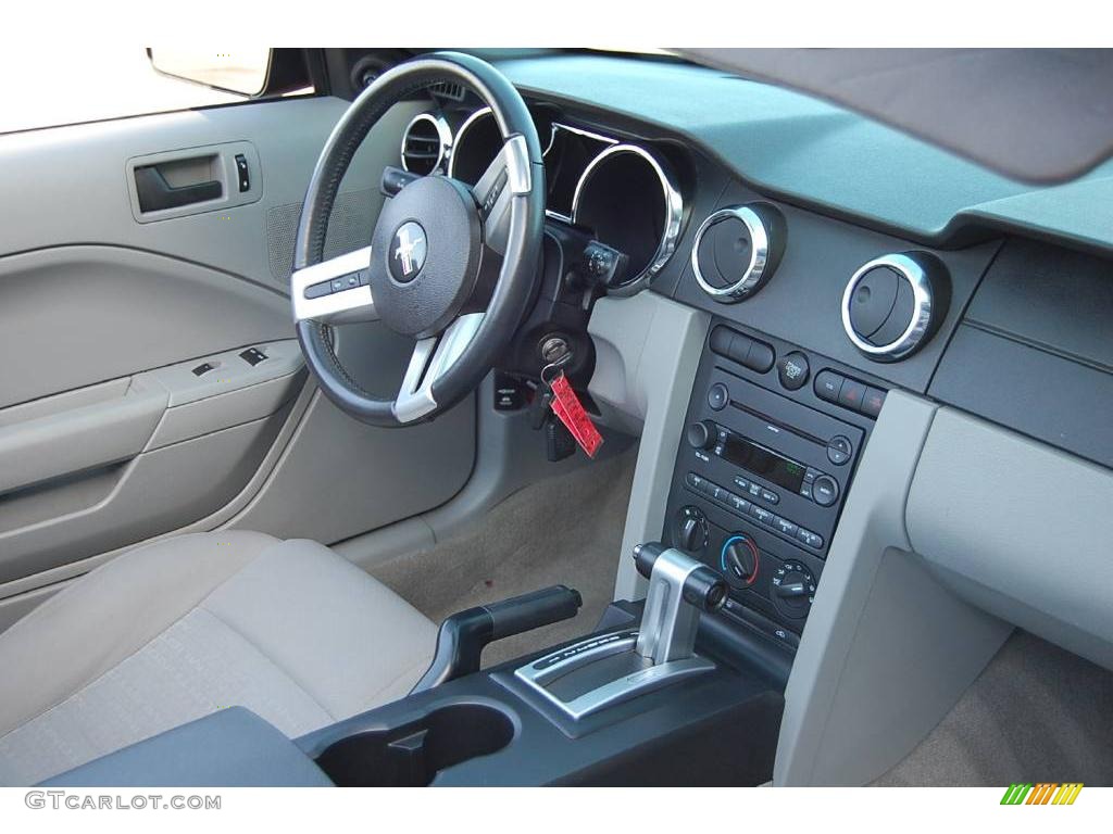 2007 Mustang V6 Deluxe Convertible - Torch Red / Dark Charcoal photo #13