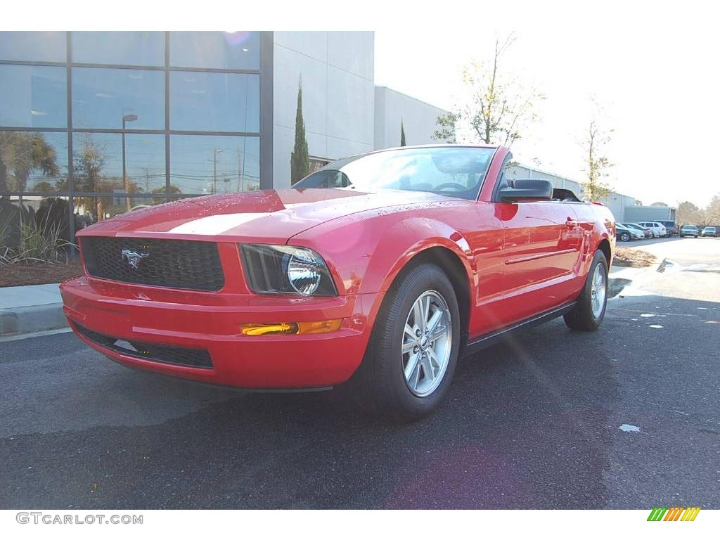 2007 Mustang V6 Deluxe Convertible - Torch Red / Dark Charcoal photo #15