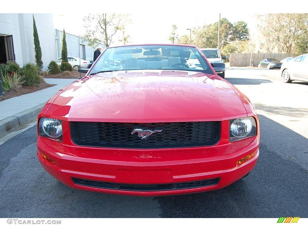 2007 Mustang V6 Deluxe Convertible - Torch Red / Dark Charcoal photo #16